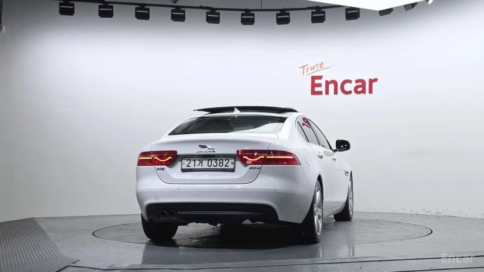Jaguar XE