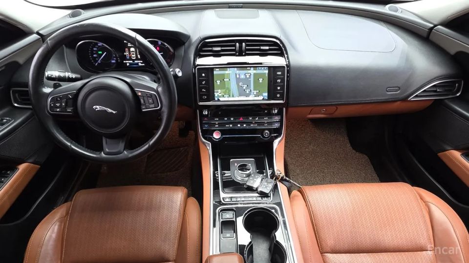 Jaguar XE