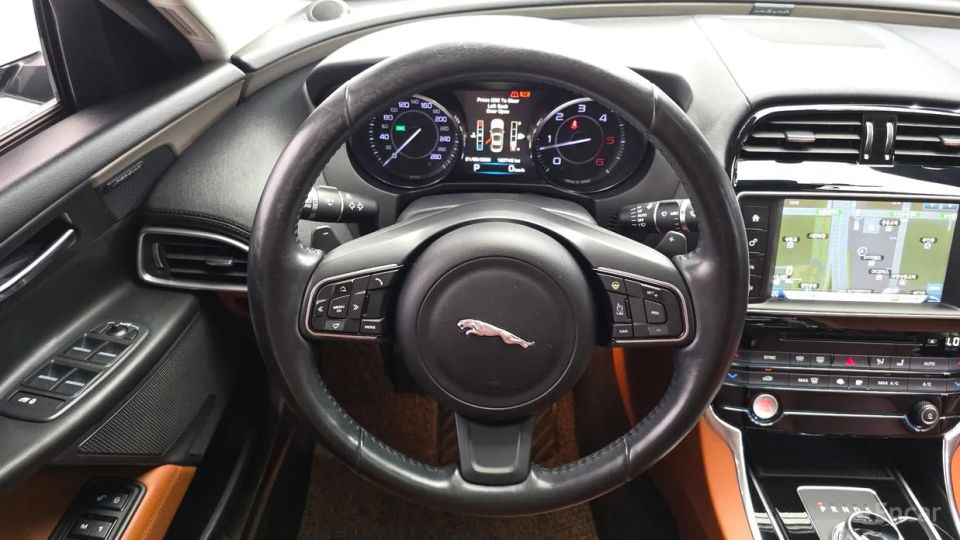 Jaguar XE