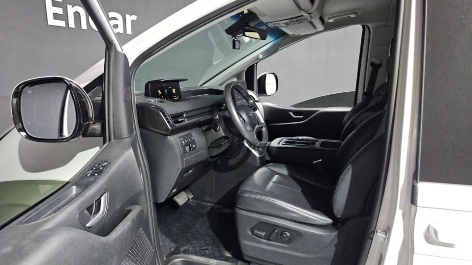 Hyundai Staria