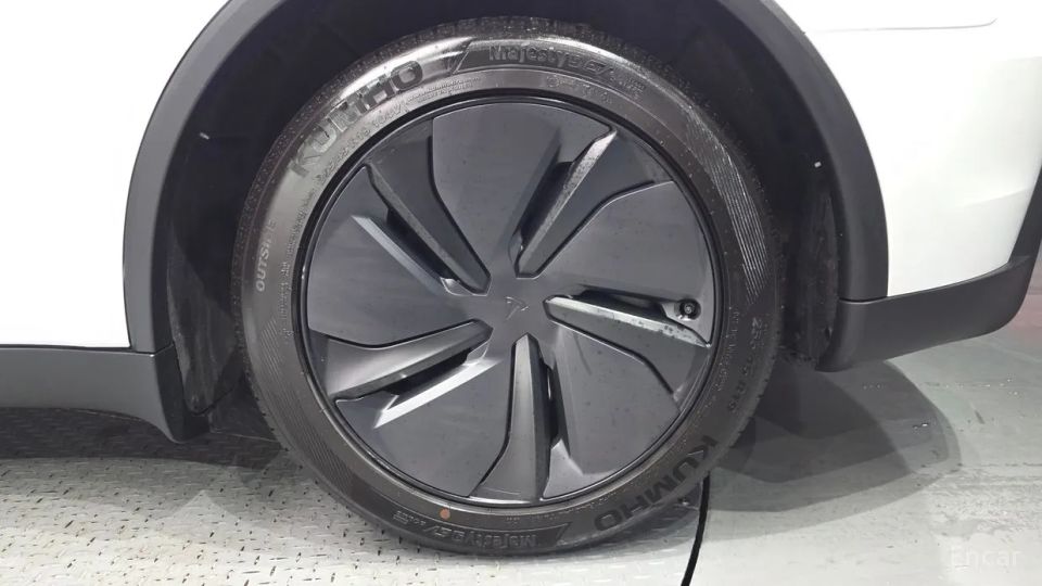 Tesla model-y