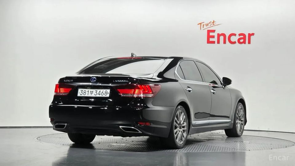 Lexus LS