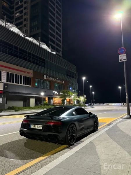 Audi R8