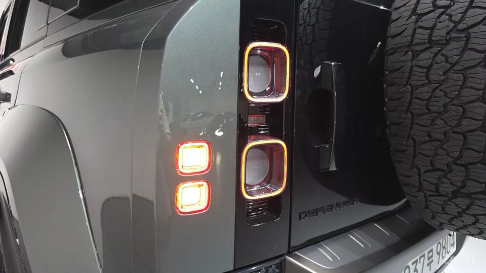 Land Rover Defender