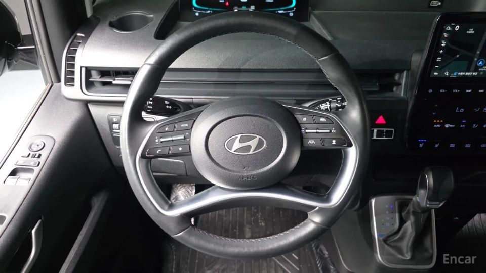 Hyundai Staria