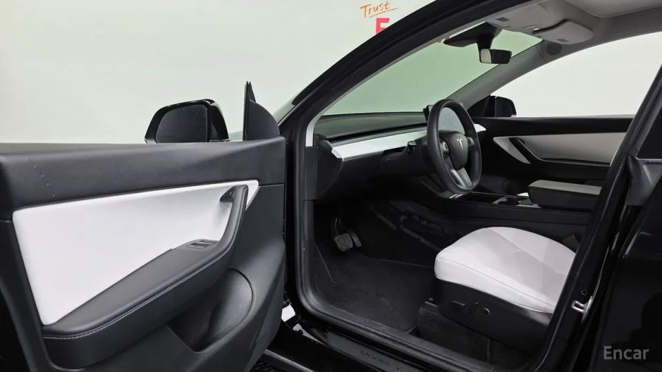 Tesla model-y