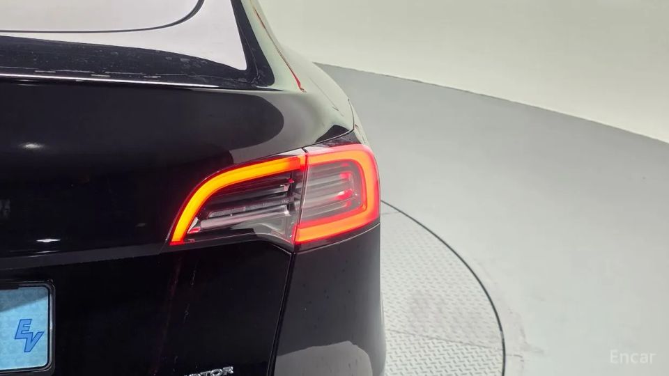 Tesla model-y