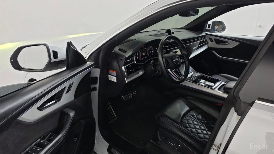 Audi Q8