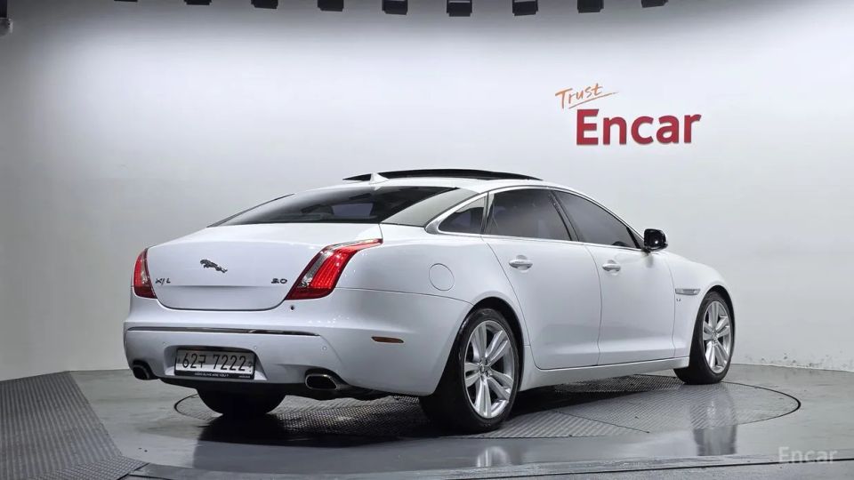 Jaguar XJ