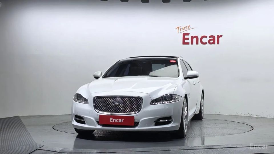 Jaguar XJ