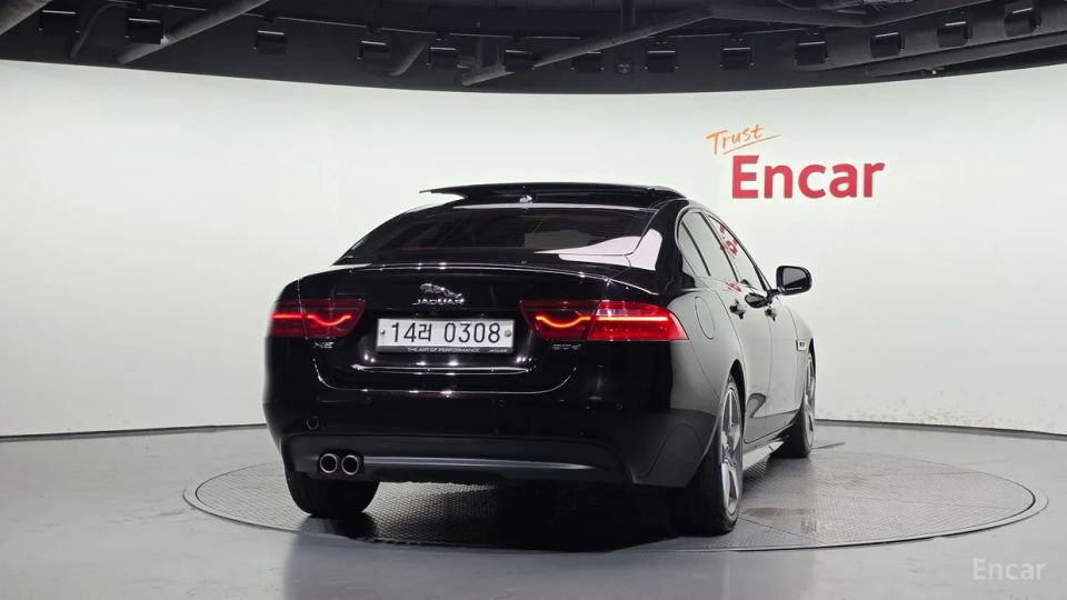 Jaguar XE