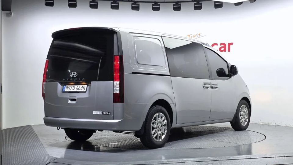 Hyundai Staria