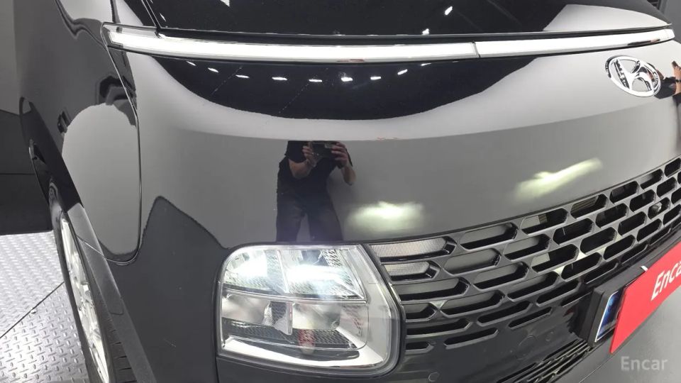 Hyundai Staria