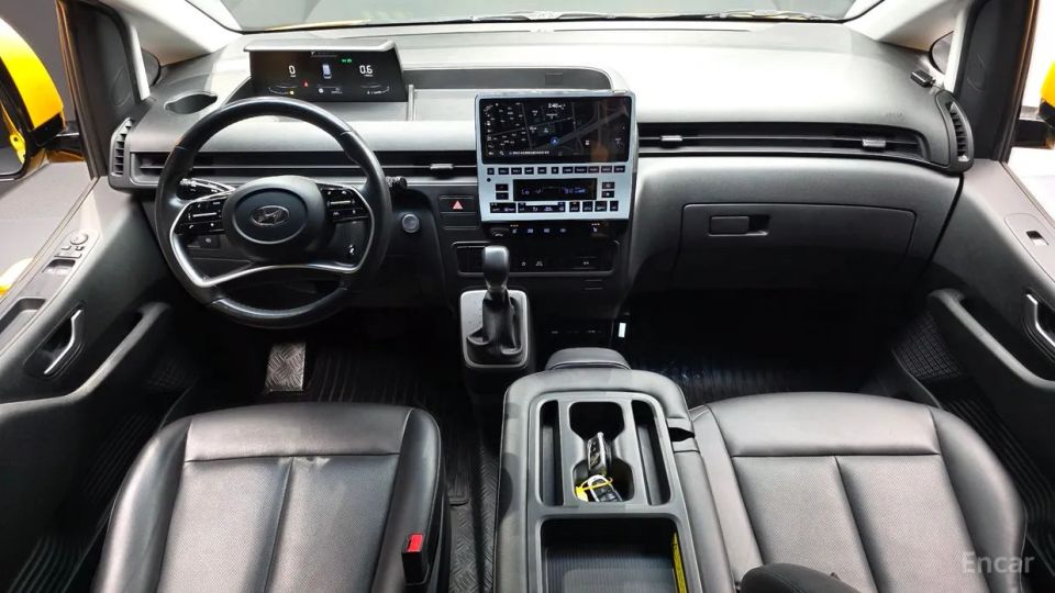 Hyundai Staria