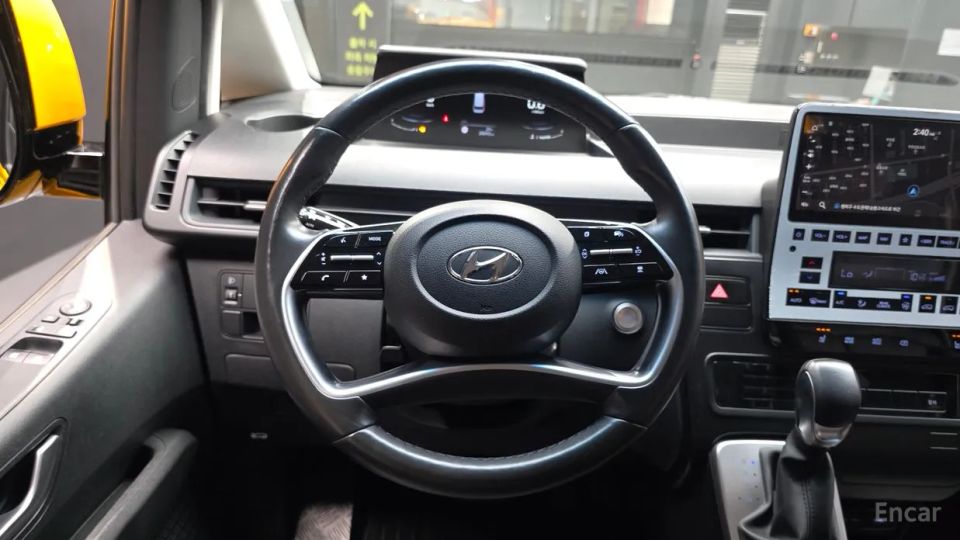 Hyundai Staria