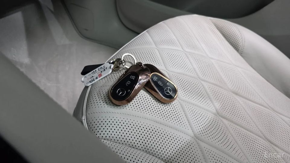 Mercedes-Benz EQS