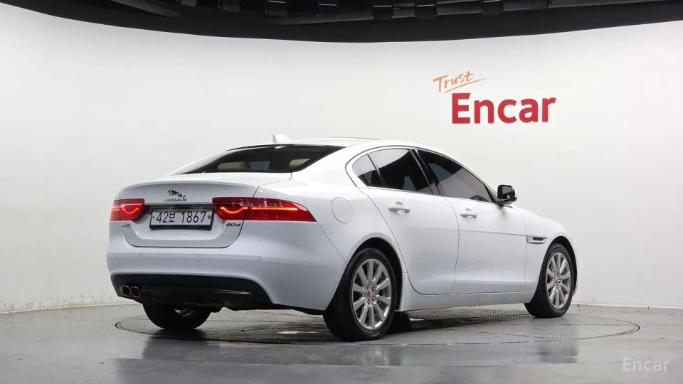 Jaguar XE