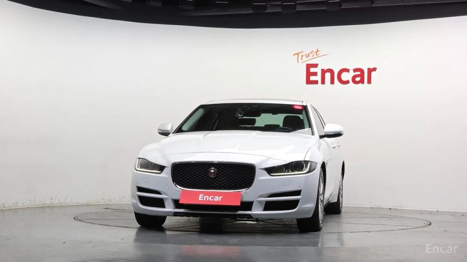 Jaguar XE