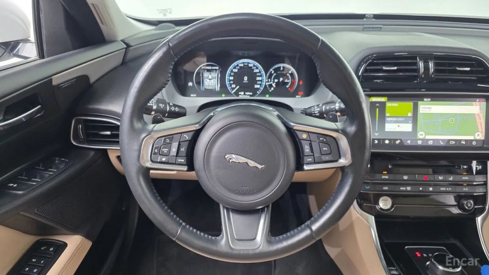 Jaguar XE