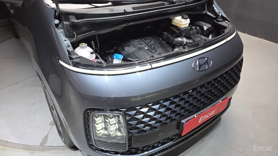 Hyundai Staria