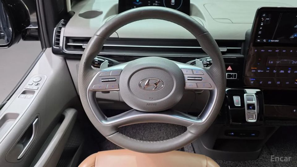 Hyundai Staria