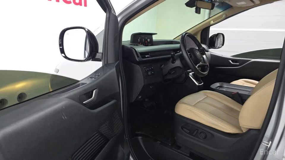 Hyundai Staria