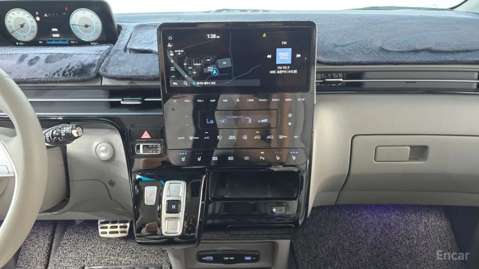 Hyundai Staria