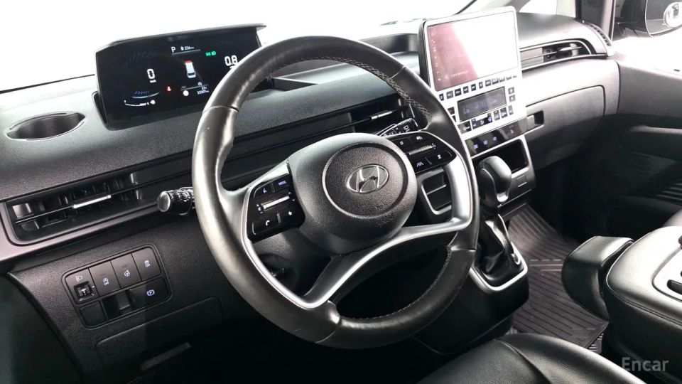 Hyundai Staria