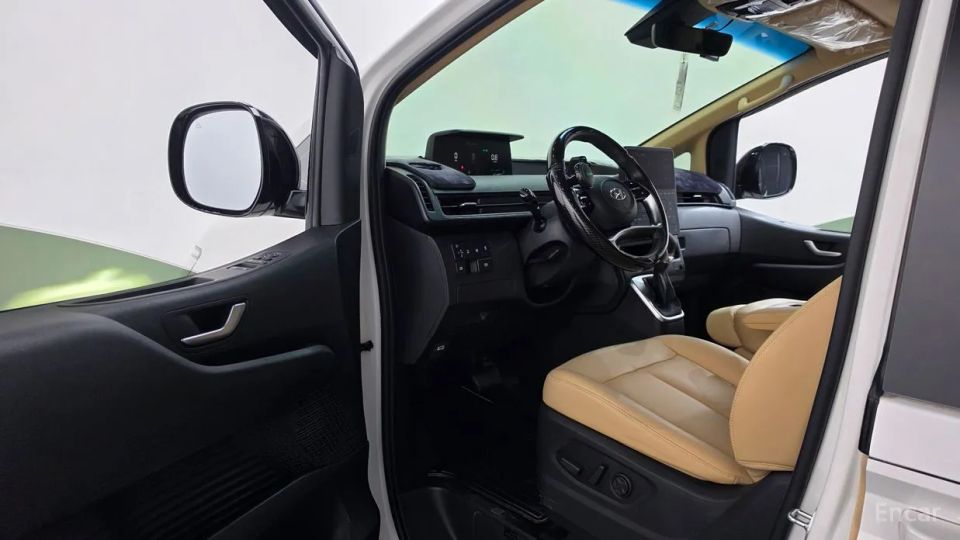 Hyundai Staria
