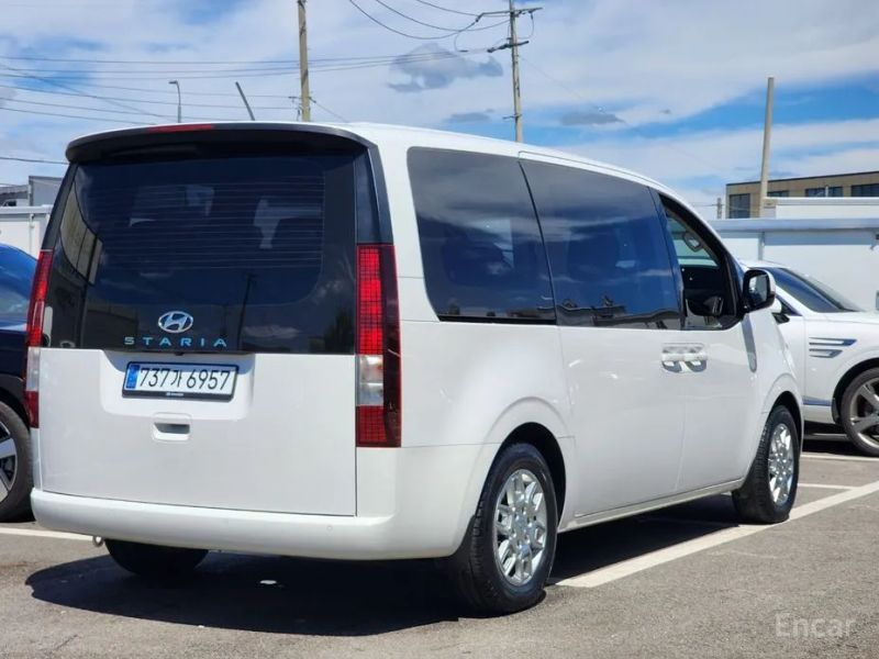 Hyundai Staria