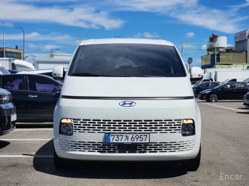 Hyundai Staria
