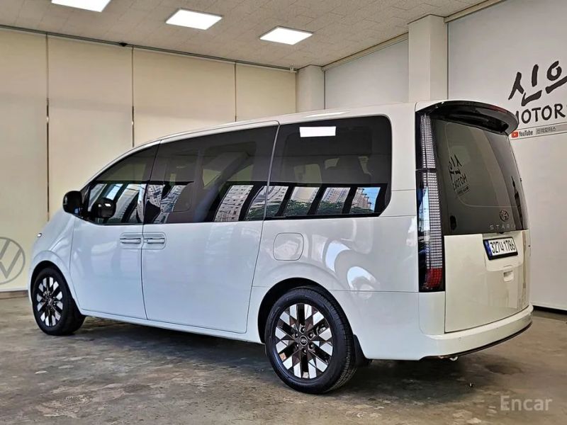 Hyundai Staria
