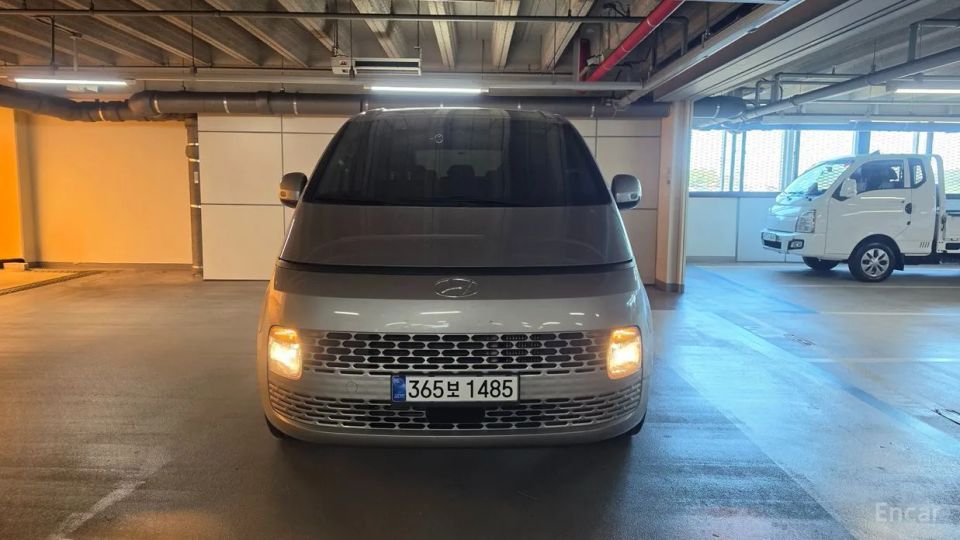 Hyundai Staria
