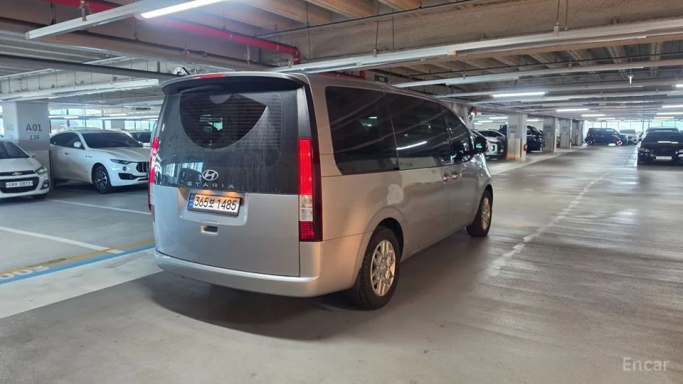 Hyundai Staria