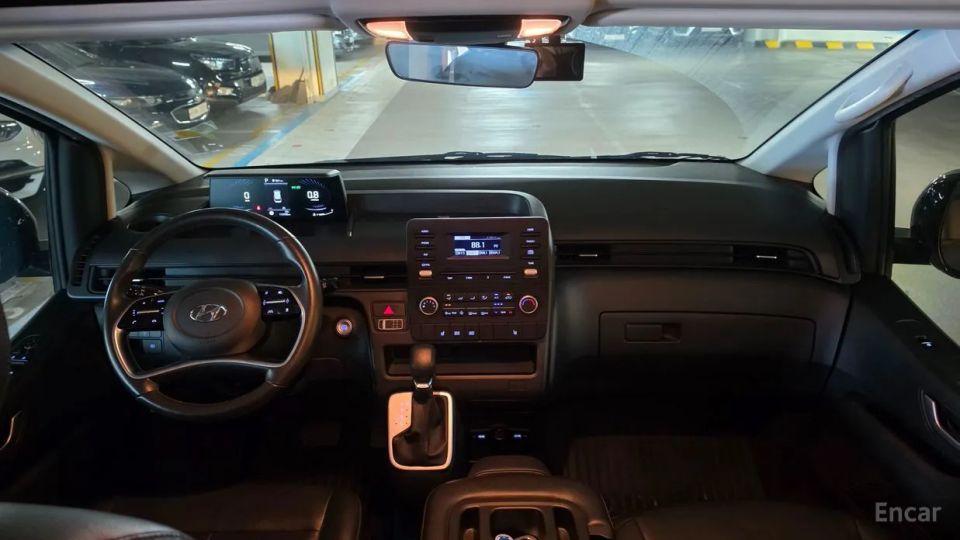 Hyundai Staria