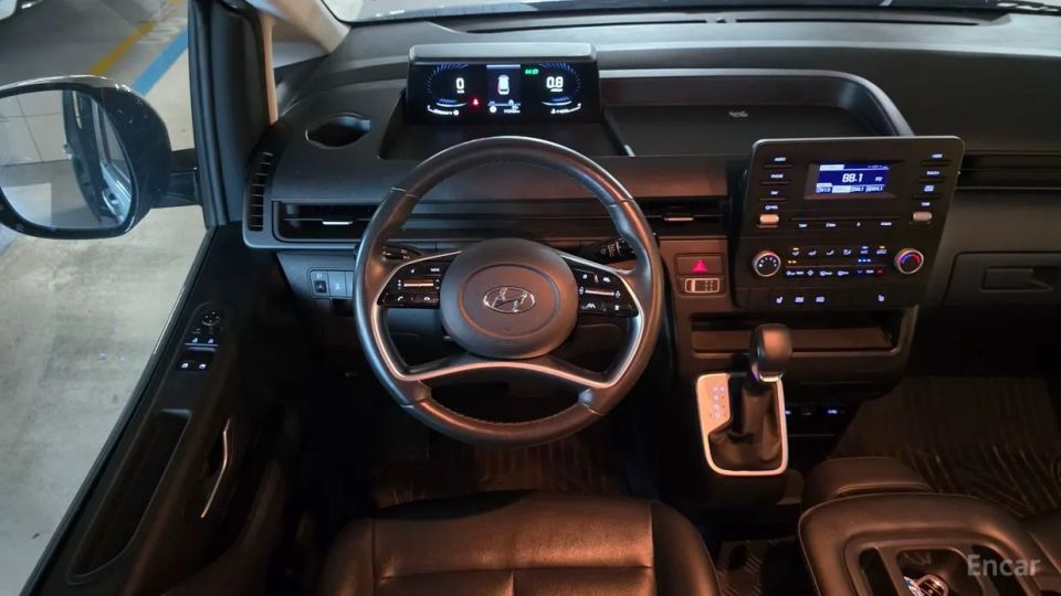 Hyundai Staria