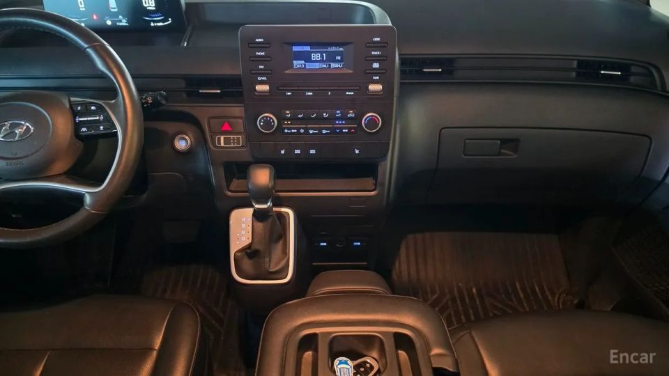 Hyundai Staria