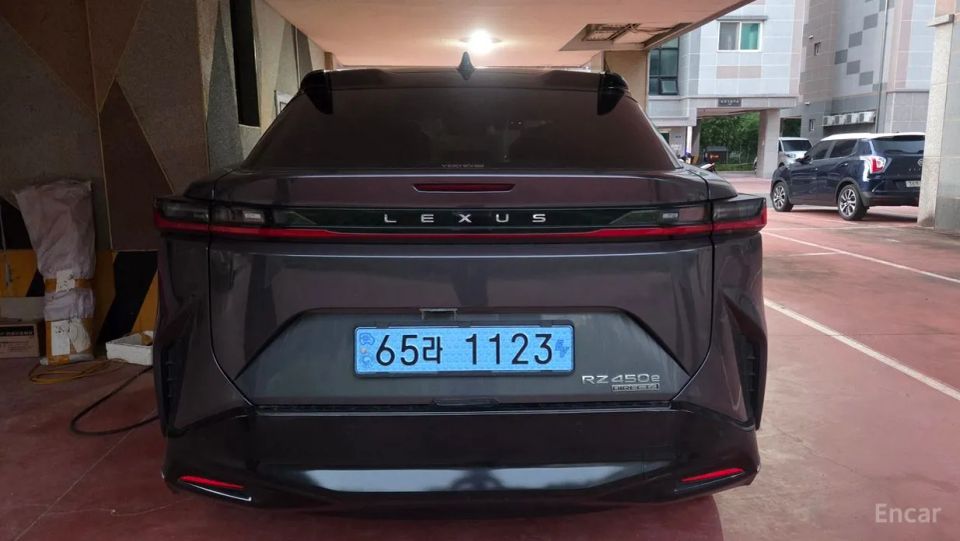 Lexus RZ