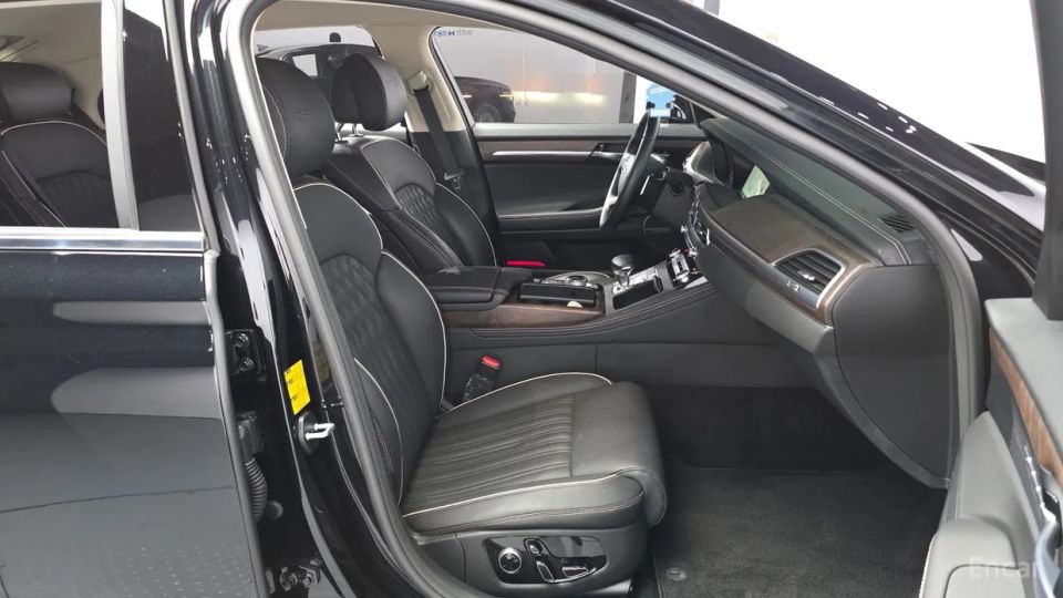 Genesis G90