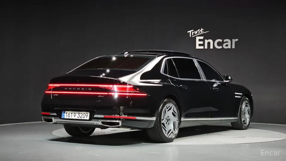 Genesis G90