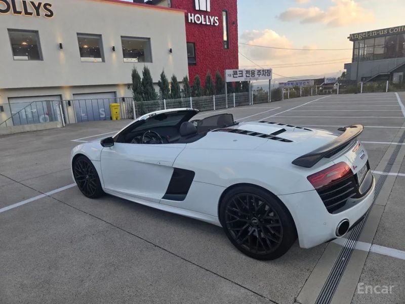 Audi R8
