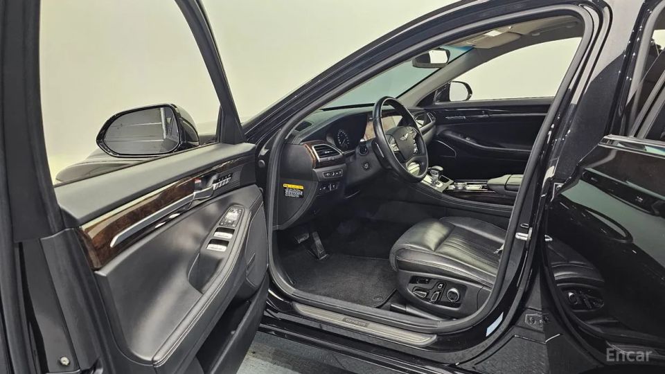 Genesis G90