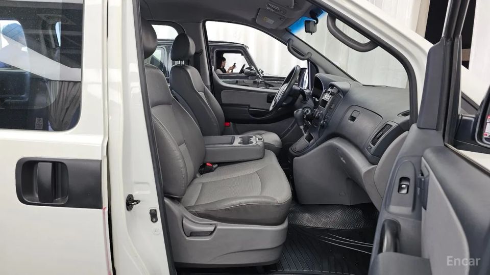 Hyundai Starex