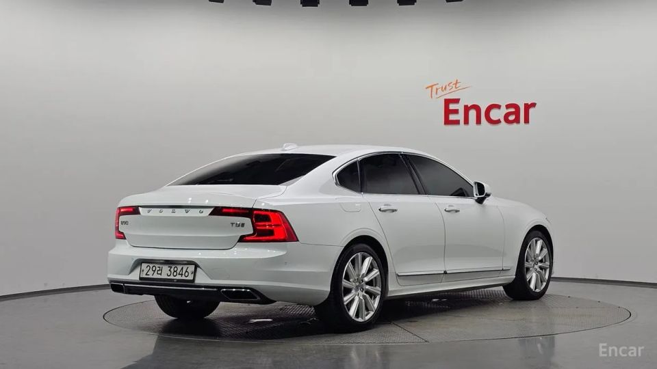 Volvo S90