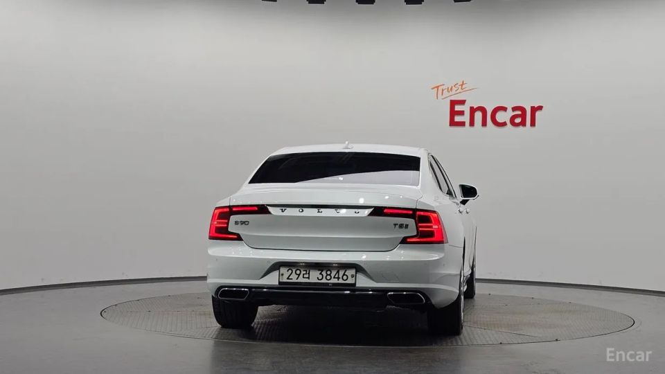 Volvo S90