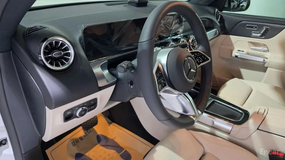 Mercedes-Benz EQB