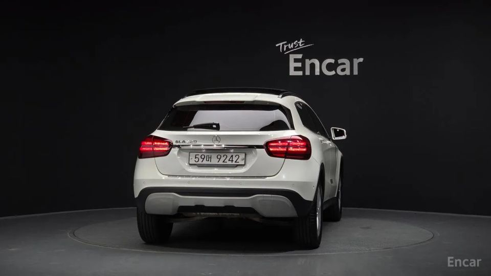 Mercedes-Benz GLA-Class