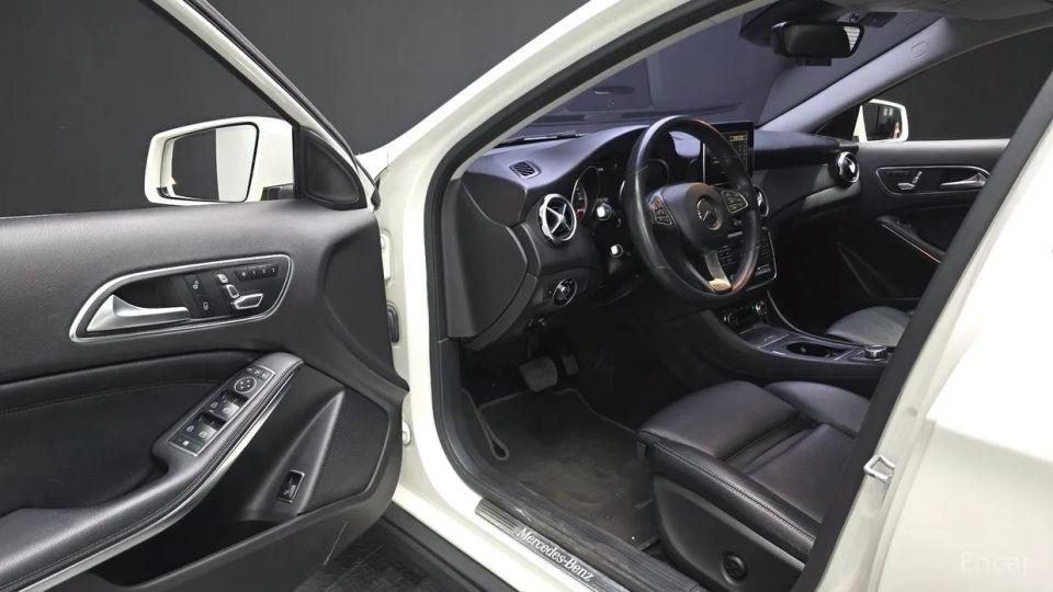 Mercedes-Benz GLA-Class