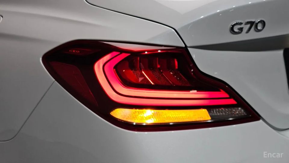 Genesis G70
