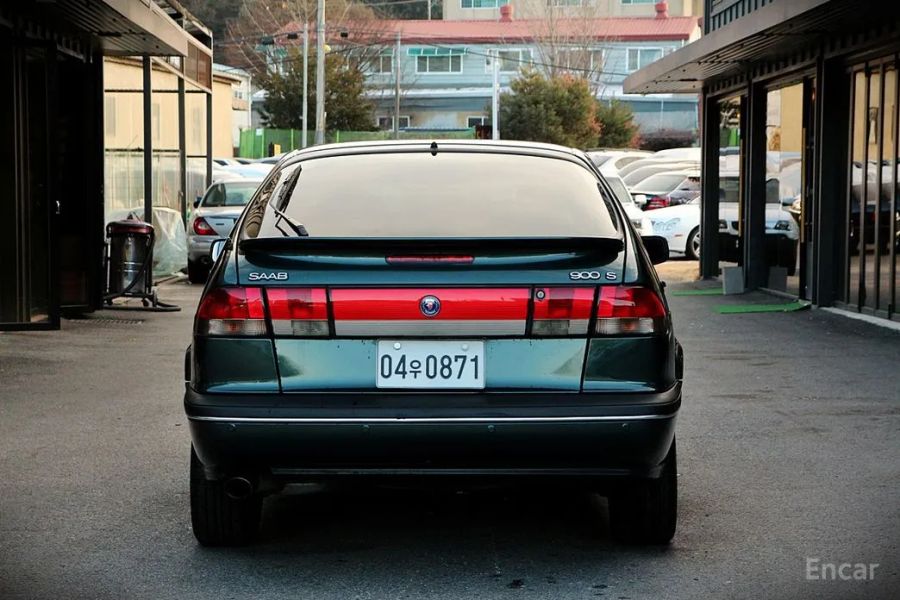 Saab 900